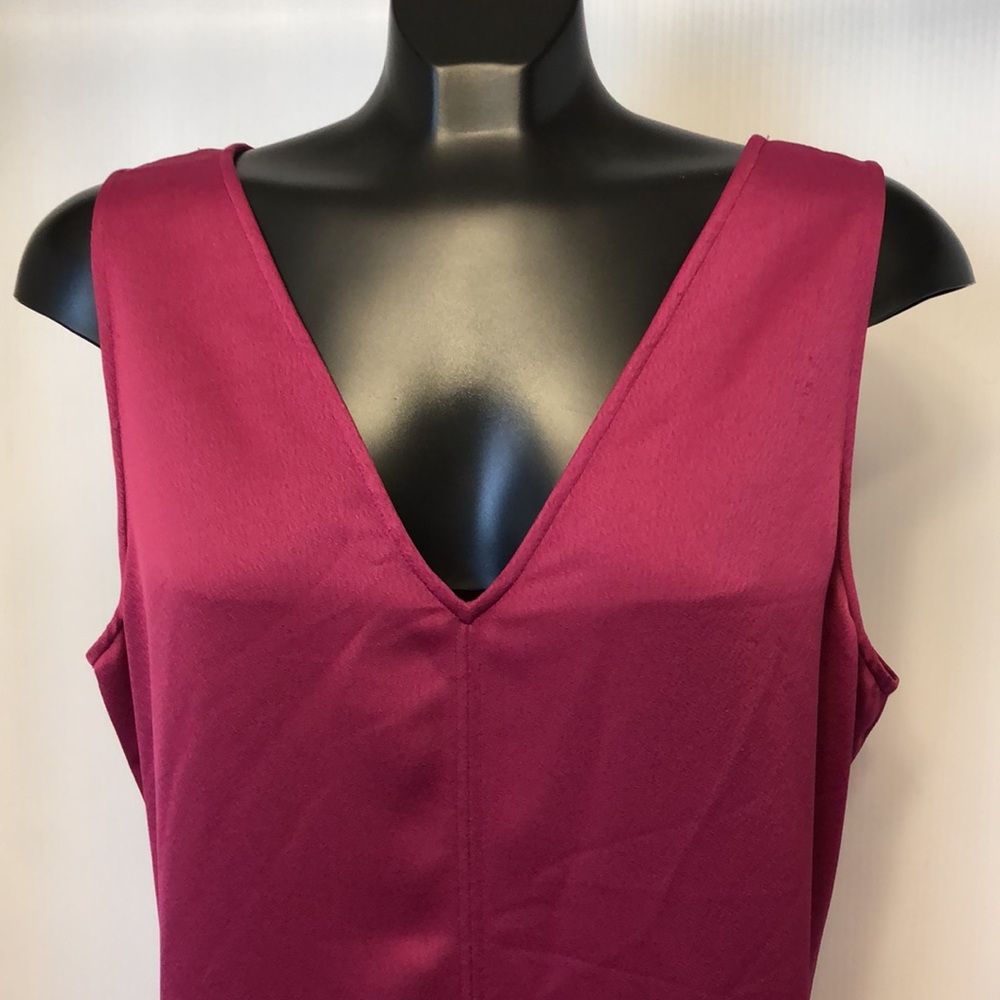 ANNE KLEIN Claret sleeveless dress . V Neck at front and back . - Picture 3 of 11